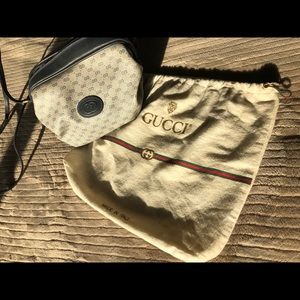 Gucci cute!! Cross body bag